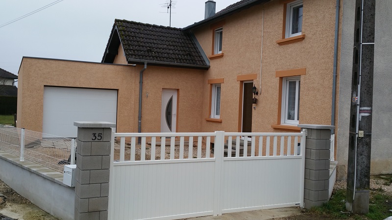 Pose des fenêtres, porte d'entrée, porte de garage, portail et clôture