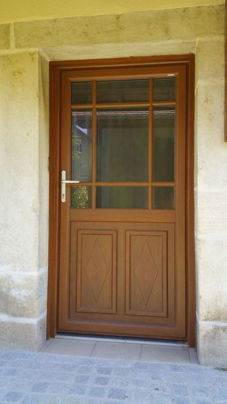 Porte entree pvc 1